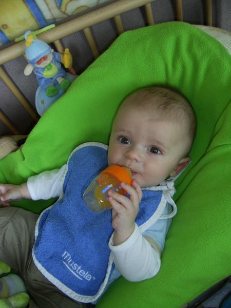 petit biberon pour petit b�b�